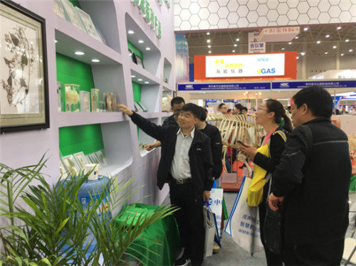 祝贺雨林参展4月教育“两会”圆满成功